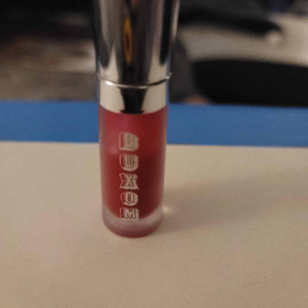 Buxom used lip gloss